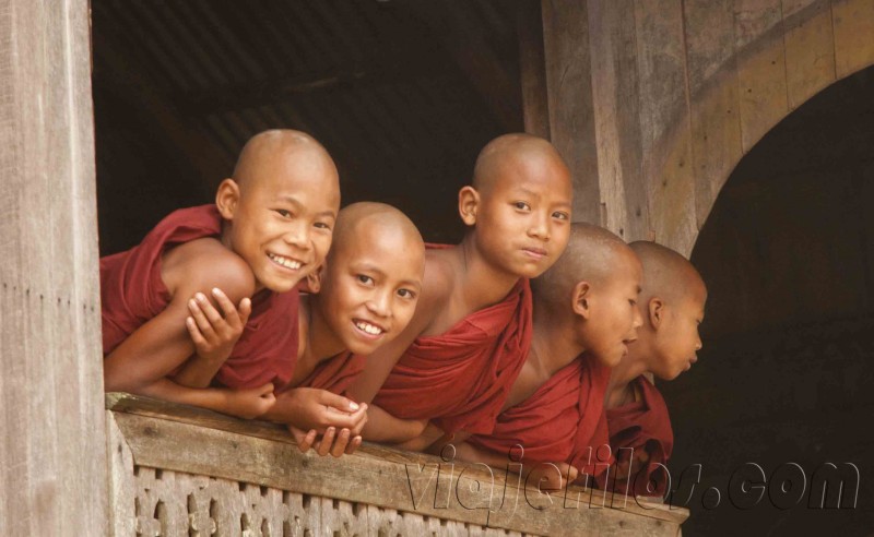 Monjes en Myanmar