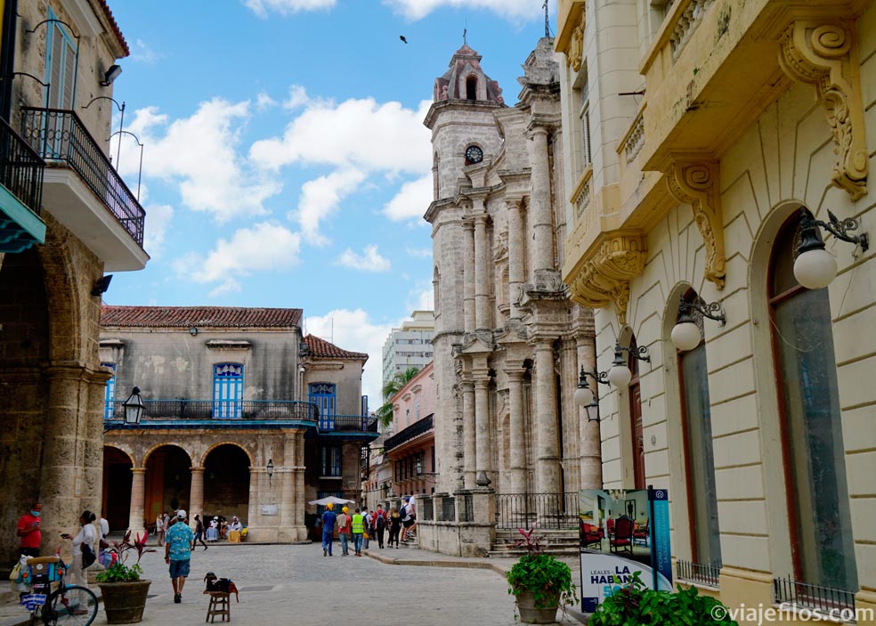 La catedral y la plaza del mismo nombre de La Habana