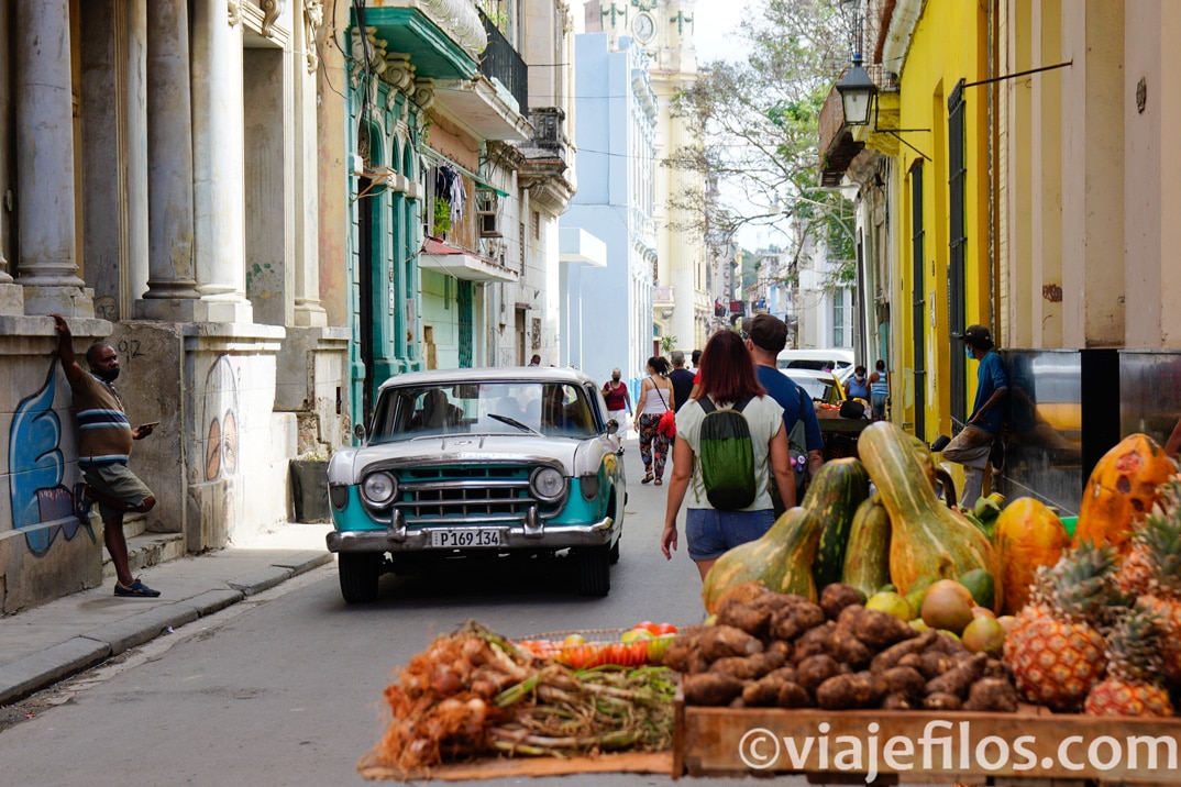 Vendedores de fruta ambulantes en La Habana