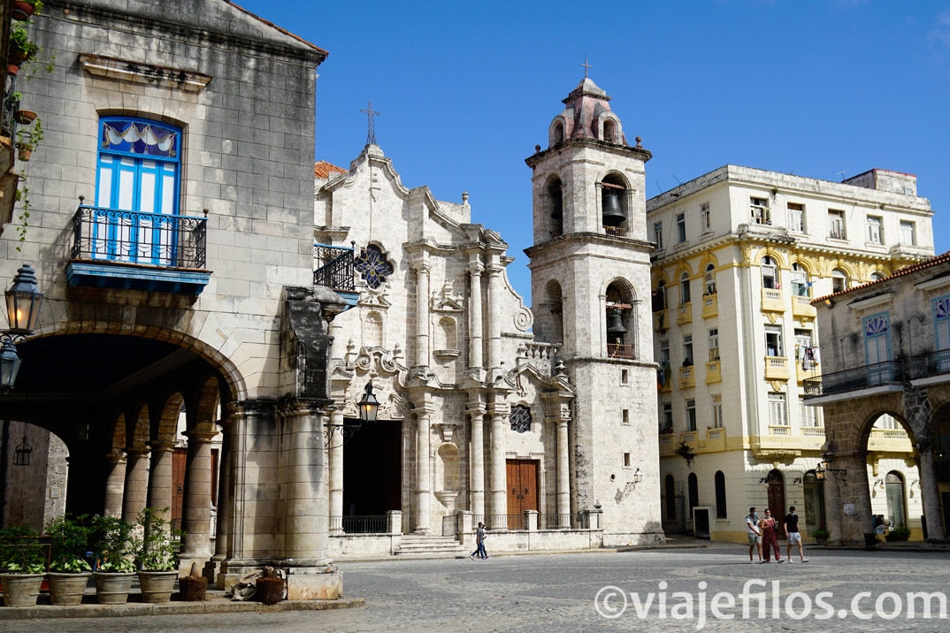 Plaza de la Catedral de La Habana, seguro que en una semana de viaje en Cuba tendrás muchas opciones de pasear por allí