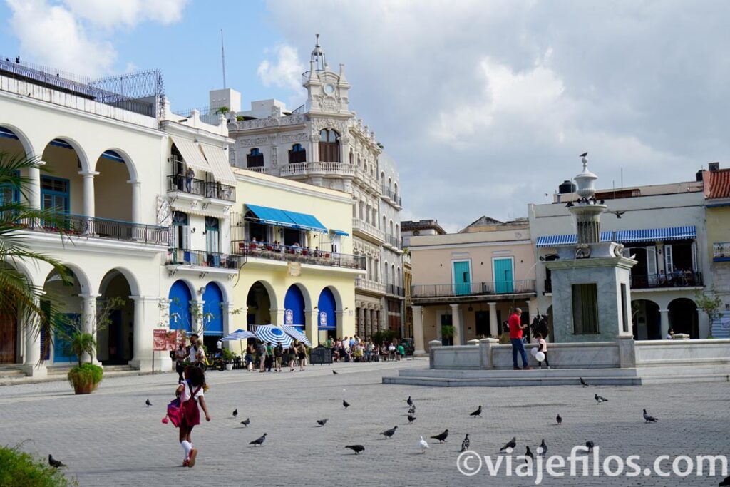 La plaza Vieja de La Habana, el lugar perfecto para comer y una de las visitas imprescindibles de La Habana