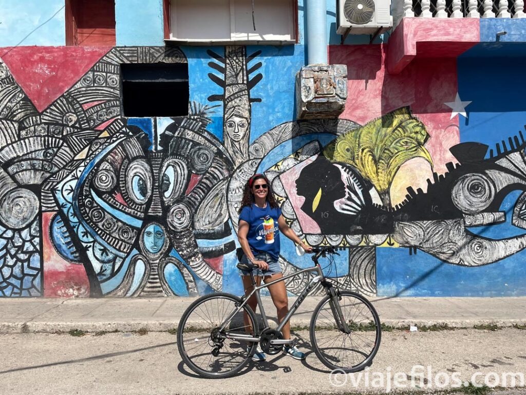 El callejón de Humel, Visitas imprescindible en la Habana. Se puede hacer en un free tour en bicicleta