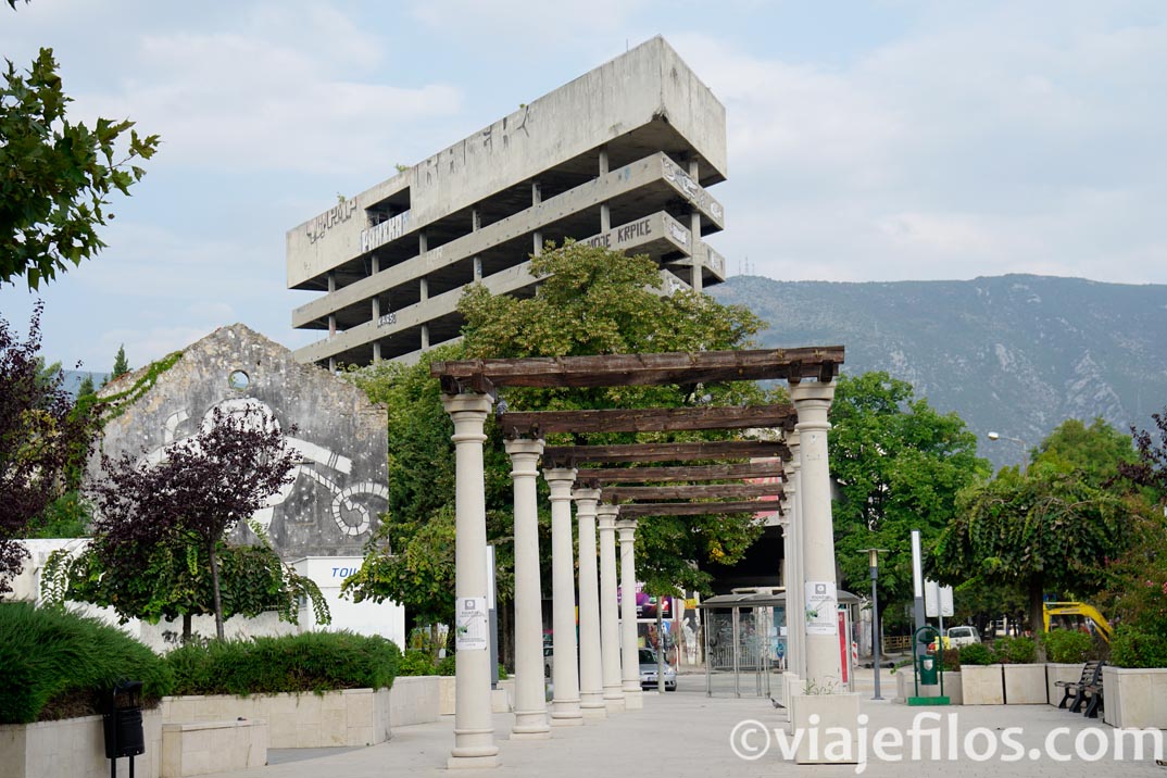 La plaza de España en Mostar, una visita imprescindible en la ciudad