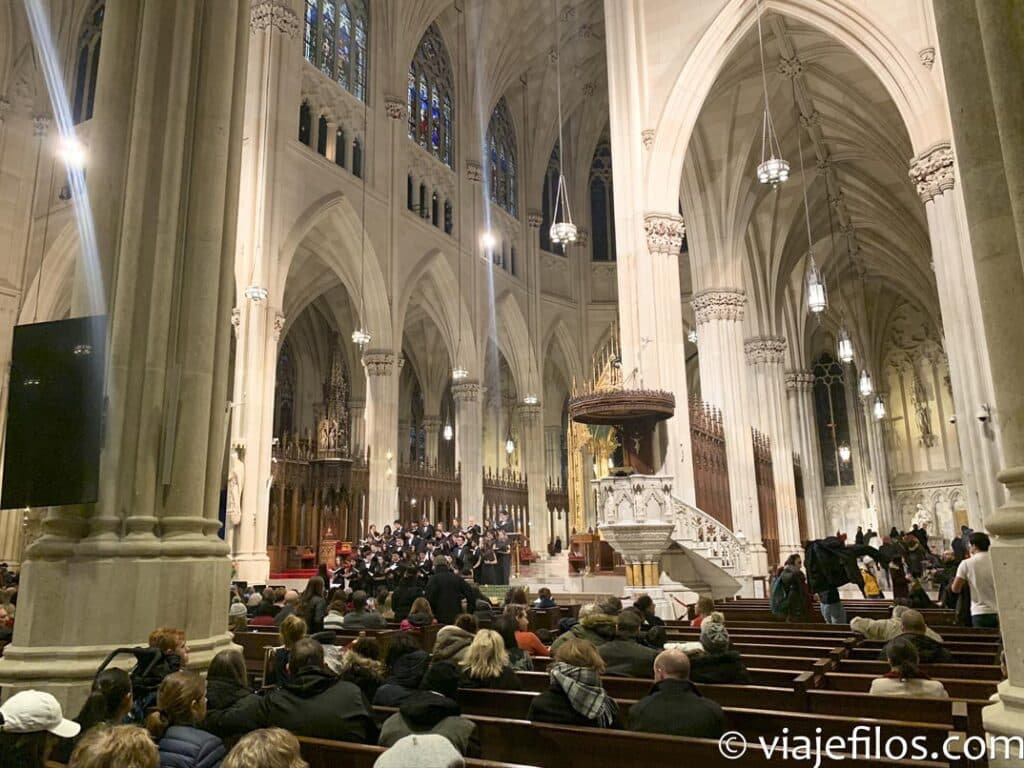 El interior de la Catedral de San Patricio, imprescindible en Nueva York en Navidad
