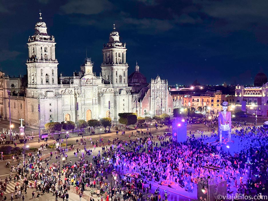 El zócalo de Ciudad de México en semana de muertos