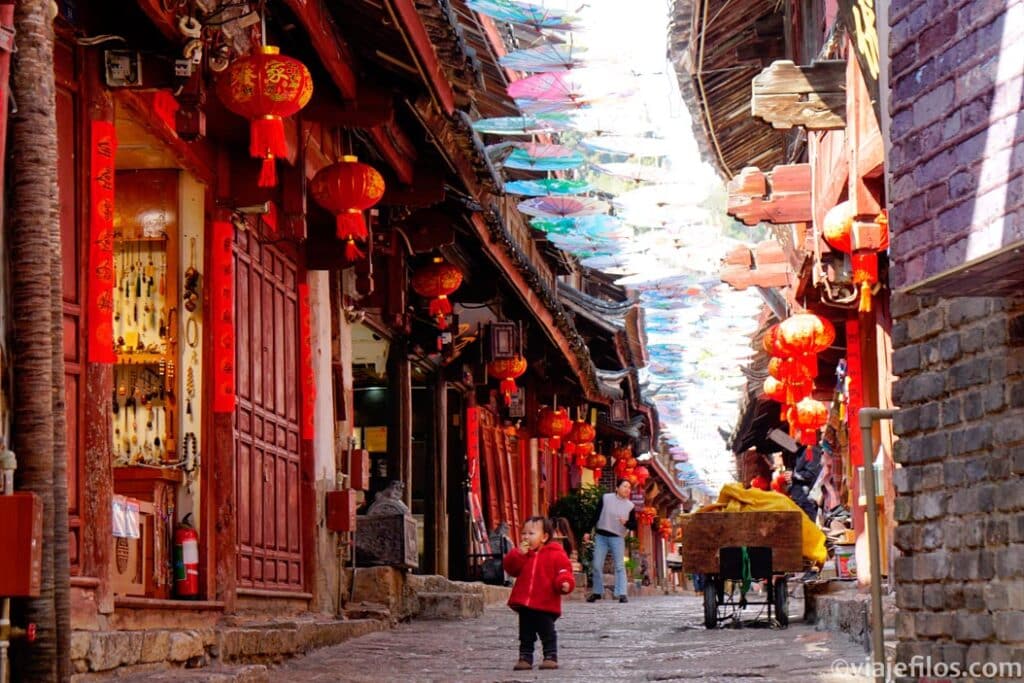 Umbrella street, Lijiang Old Town
