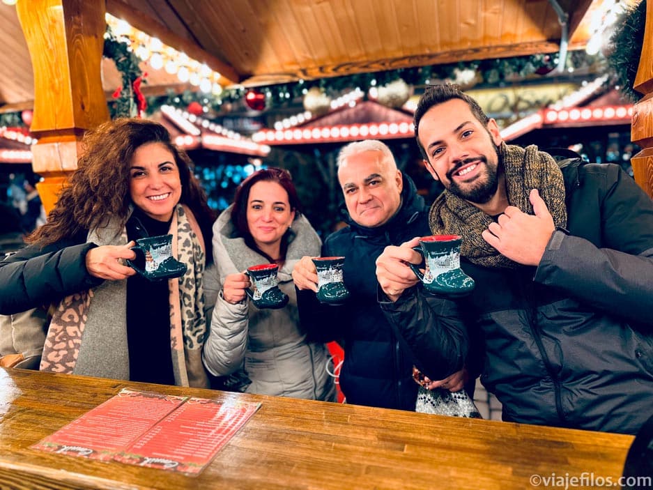 El vino caliente, la mejor arma contra el frío en los mercadillos navideños de Polonia