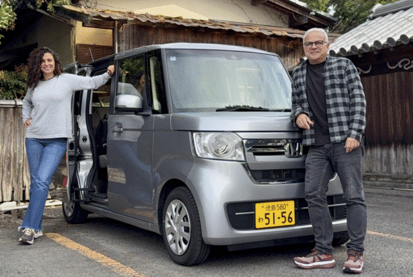 Alquilar un coche y conducir en el país no es peligroso