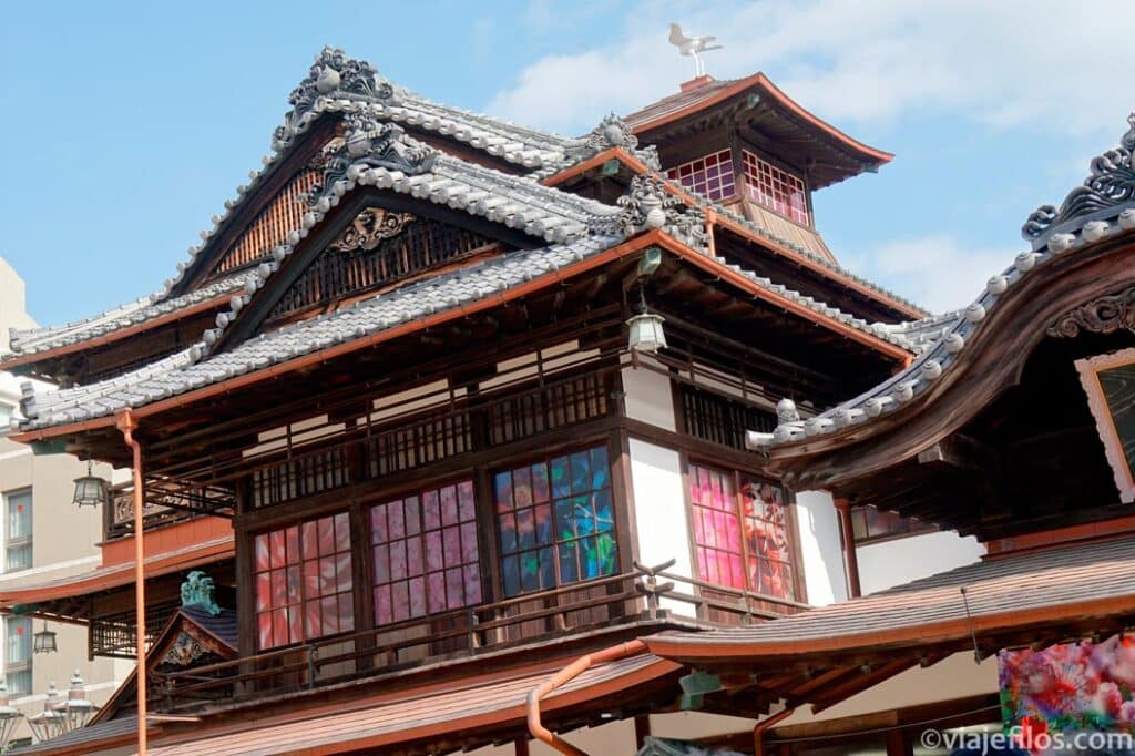 El Dōgo Onsen Honkan es uno de los más antiguos de Japón