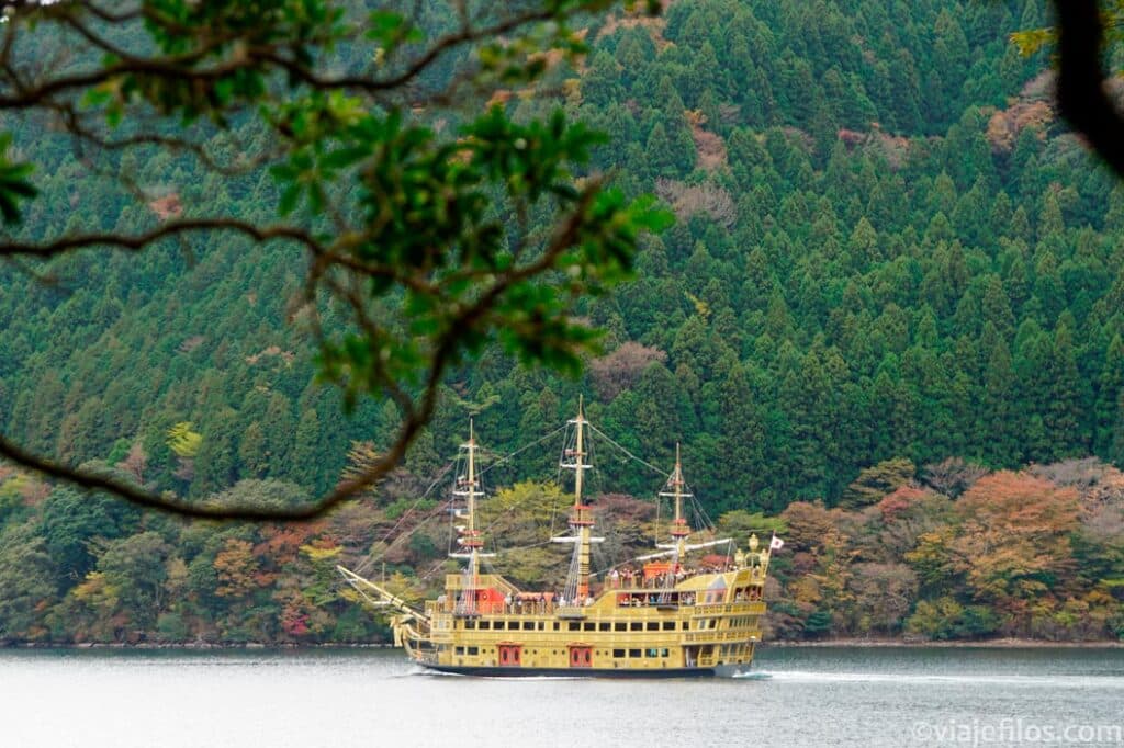 El barco pirata del lago Ashi