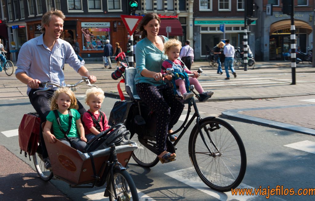 Las bicicletas en Amsterdam, una manera de recorrer el país